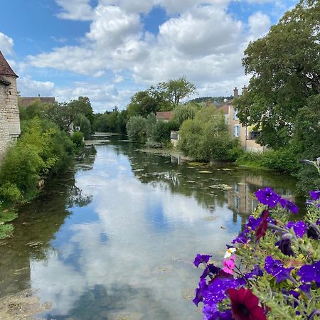 Le Merrain Gite Plein Coeur De Chablis Esterno foto